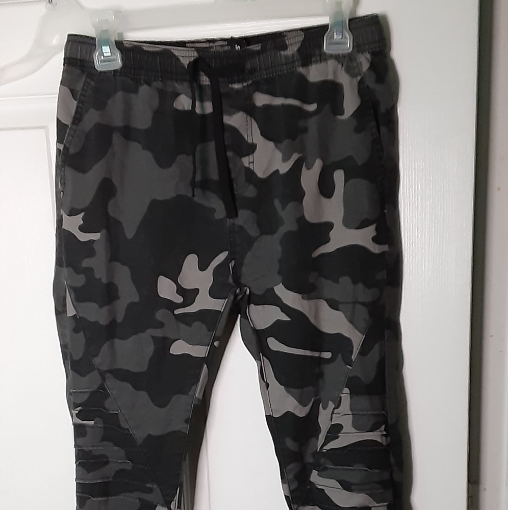 Cargo Pants - Picture 2 of 3
